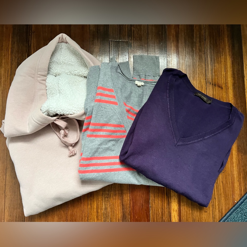 BUNDLE - women’s sweaters & sweatshirt